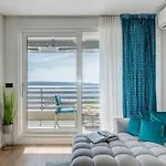 Beachfront Apartman