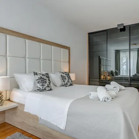 Beachfront Apartman *